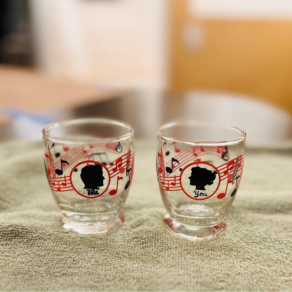 Red Musical Note Glass Set - Picture 2 of 3